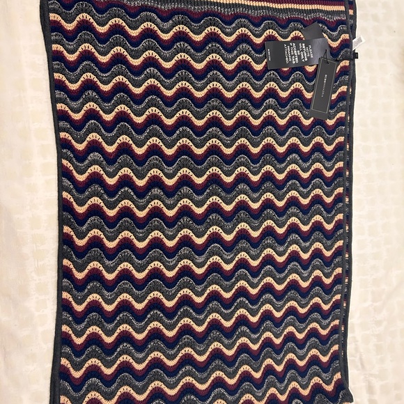 Shawl - Picture 2 of 4